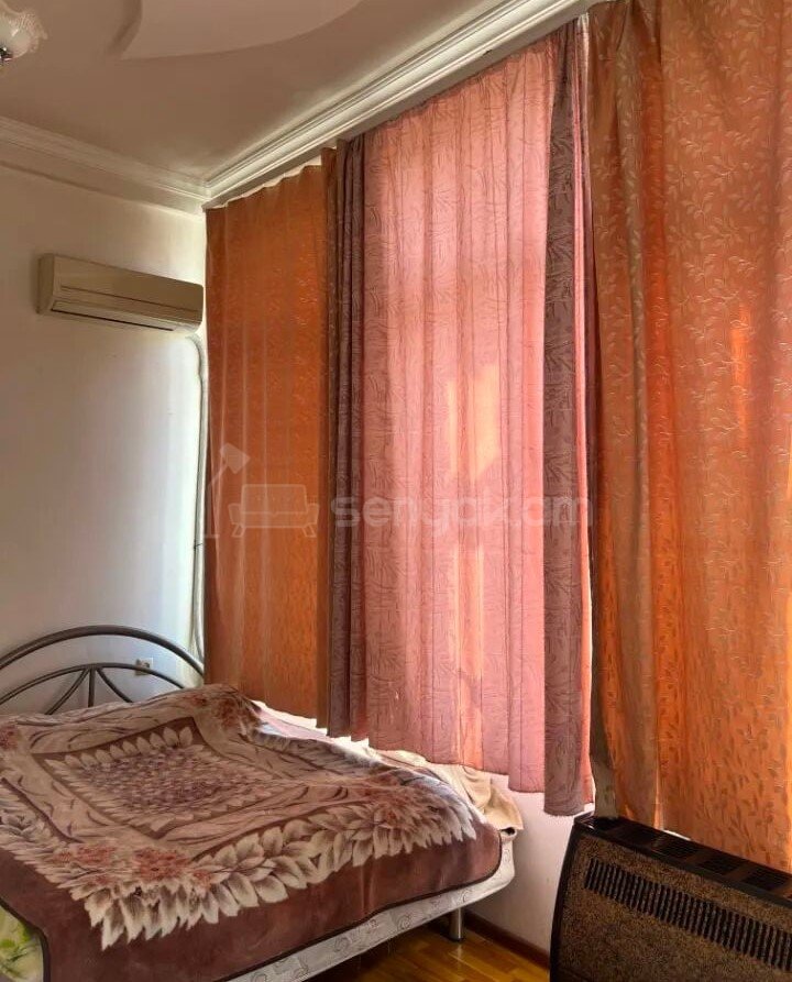 1 Սենյականոց Բնակարան Քարե Շենքում, 41քմ, 3/5 հարկ, Պետական Վիճակում