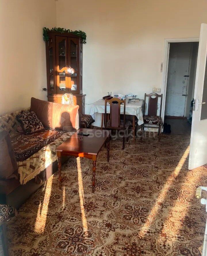 1 Սենյականոց Բնակարան Քարե Շենքում, 41քմ, 3/5 հարկ, Պետական Վիճակում