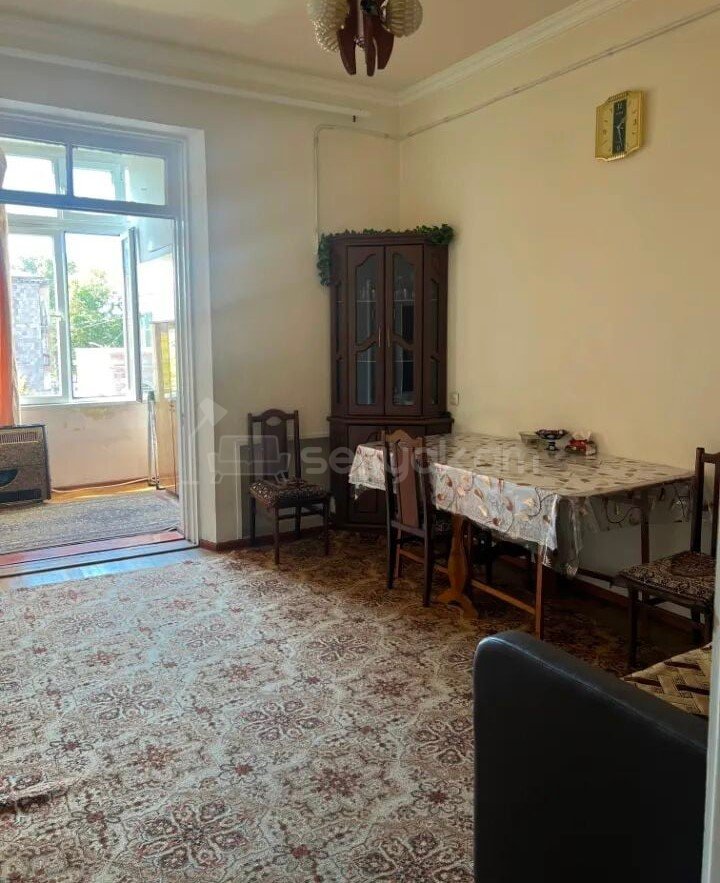 1 Սենյականոց Բնակարան Քարե Շենքում, 41քմ, 3/5 հարկ, Պետական Վիճակում