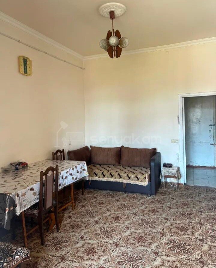 1 Սենյականոց Բնակարան Քարե Շենքում, 41քմ, 3/5 հարկ, Պետական Վիճակում