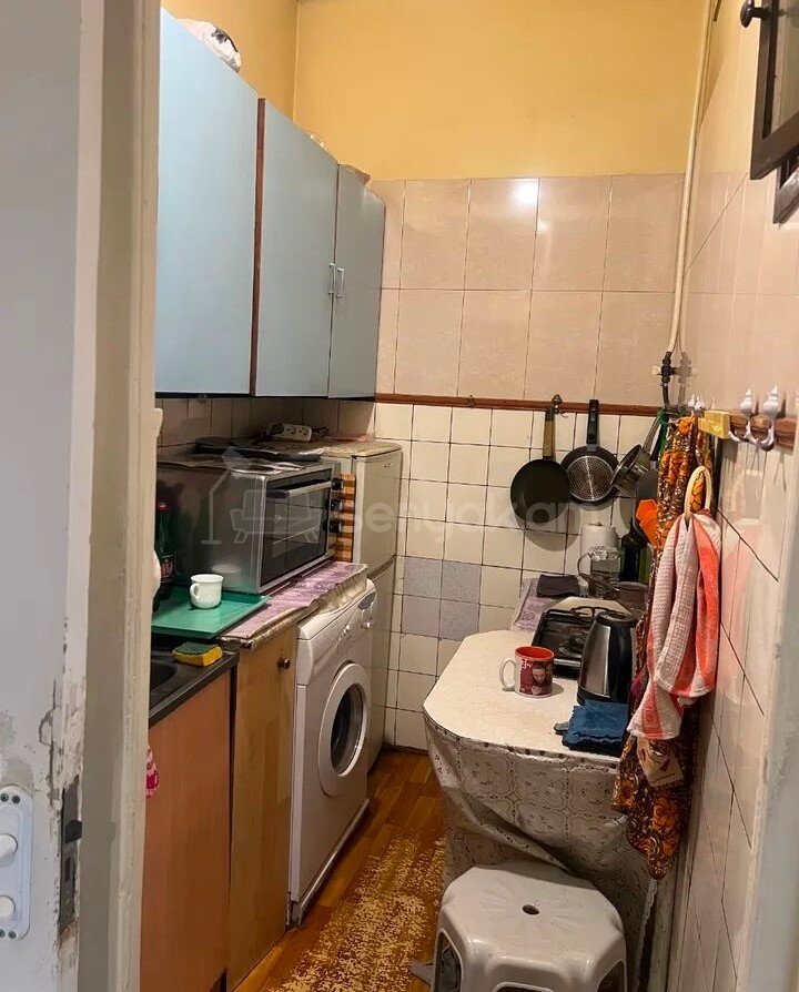 1 Սենյականոց Բնակարան Քարե Շենքում, 41քմ, 3/5 հարկ, Պետական Վիճակում