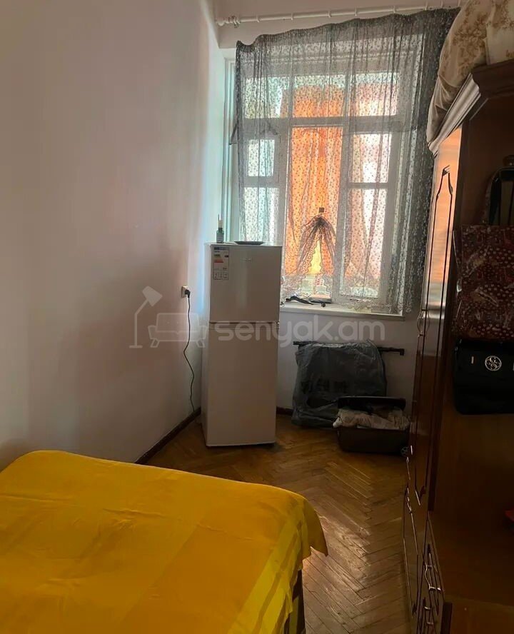 1 Սենյականոց Բնակարան Քարե Շենքում, 41քմ, 3/5 հարկ, Պետական Վիճակում