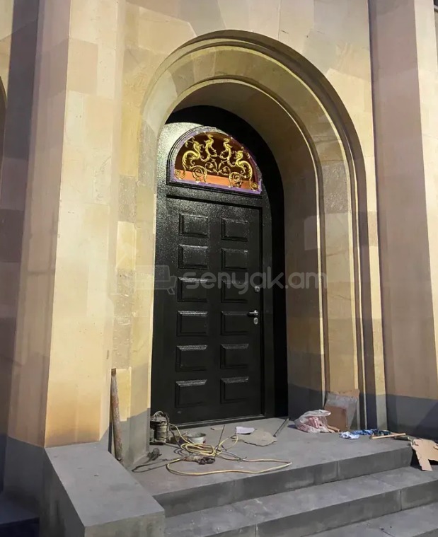 8 Սենյականոց Նորակառույց Շքեղ Առանձնատուն, 1000քմ, Մասամբ Կահավորված, Ավտոտնակով