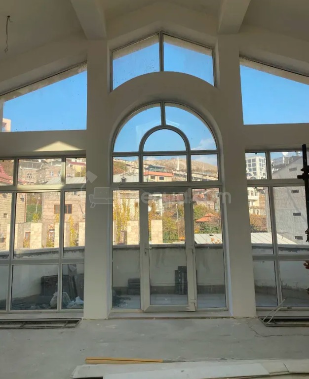 8 Սենյականոց Նորակառույց Շքեղ Առանձնատուն, 1000քմ, Մասամբ Կահավորված, Ավտոտնակով