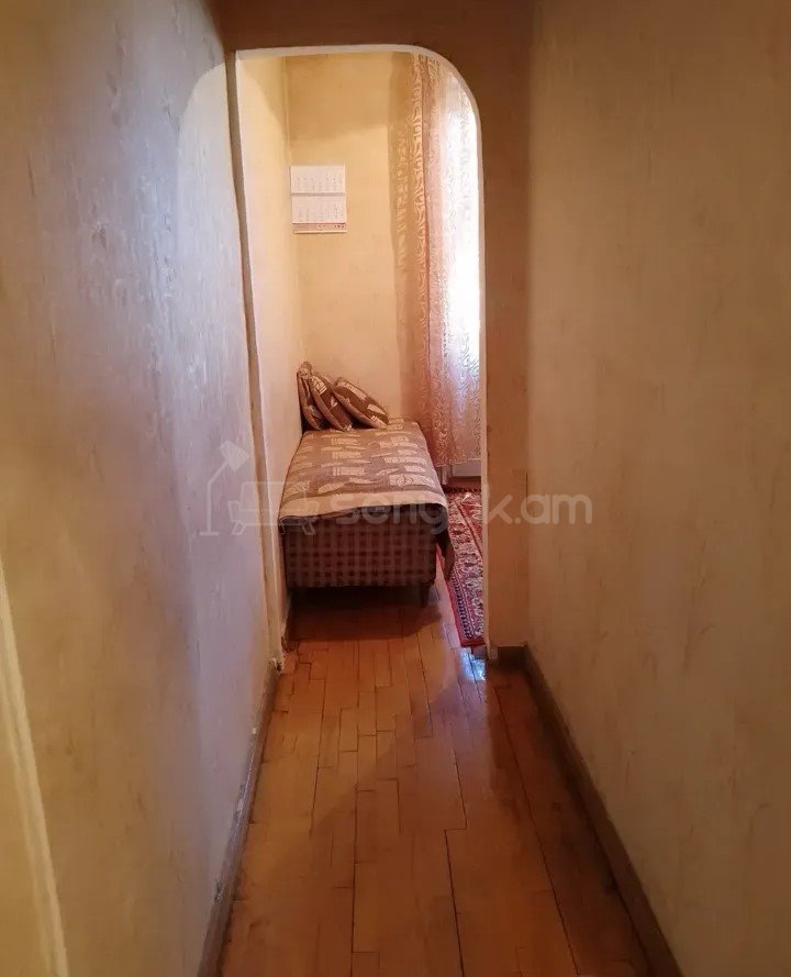 1 Սենյականոց Բնակարան Քարե Շենքում, 32քմ, 4/5 հարկ, Նորմալ Վիճակում