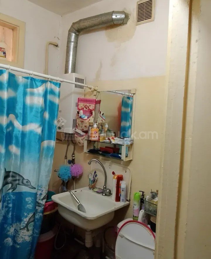 1 Սենյականոց Բնակարան Քարե Շենքում, 32քմ, 4/5 հարկ, Նորմալ Վիճակում