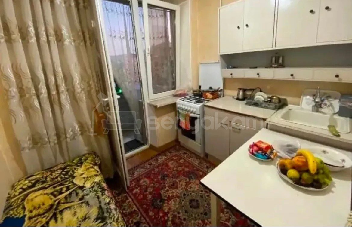 1 Սենյականոց Բնակարան Քարե Շենքում, 32քմ, 4/5 հարկ, Նորմալ Վիճակում