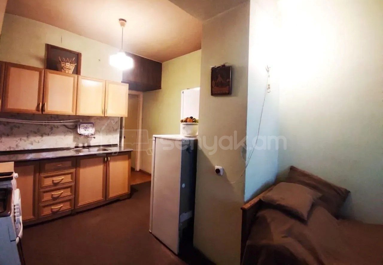 2 Սենյականոց Բնակարան Քարե Շենքում, 45քմ, 4/5 հարկ, Նորմալ Վիճակում