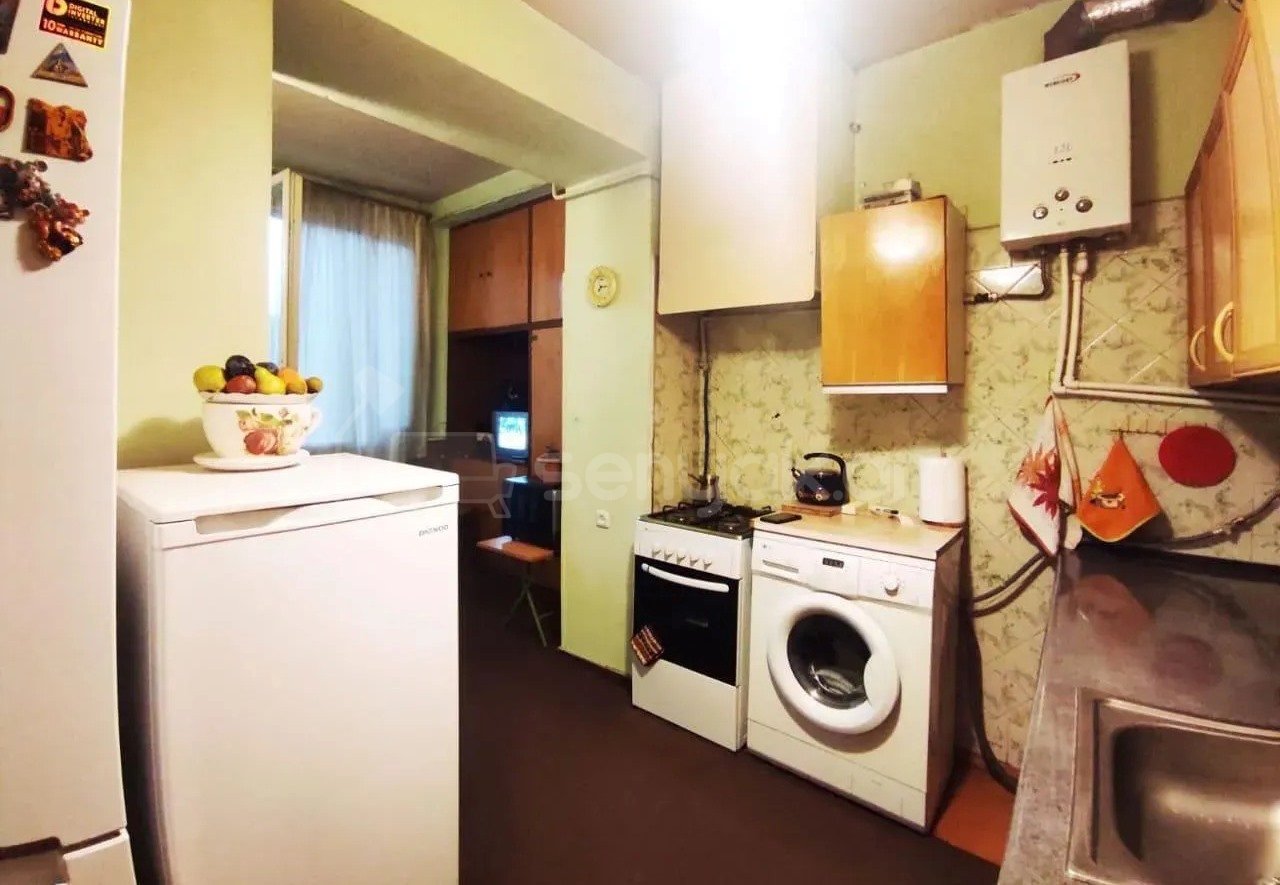 2 Սենյականոց Բնակարան Քարե Շենքում, 45քմ, 4/5 հարկ, Նորմալ Վիճակում