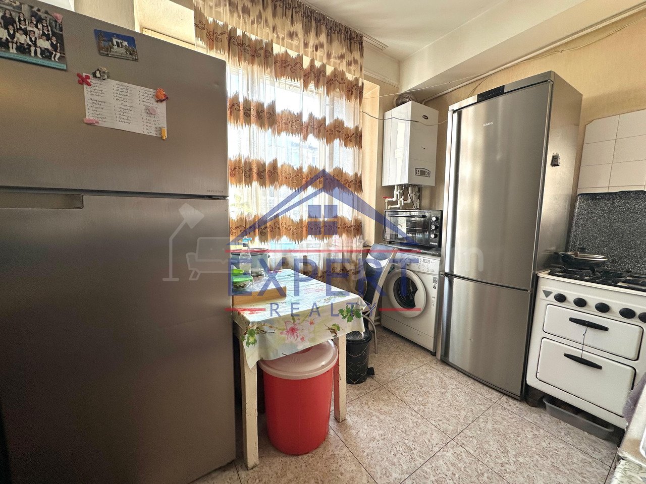 3 Սենյականոց Բնակարան Քարե Շենքում, 47քմ, 3/4 հարկ, Նորմալ Վիճակում