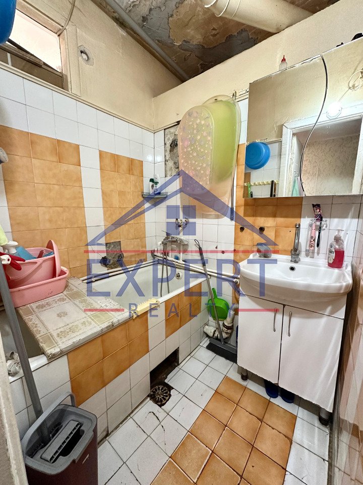 3 Սենյականոց Բնակարան Քարե Շենքում, 47քմ, 3/4 հարկ, Նորմալ Վիճակում