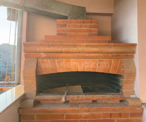 4 Սենյականոց Բնակարան Քարե Շենքում, 106քմ, 4/5 հարկ, Դիզայներական Վերանորոգված