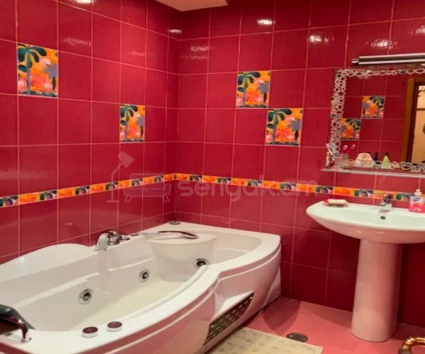 4 Սենյականոց Բնակարան Քարե Շենքում, 106քմ, 4/5 հարկ, Դիզայներական Վերանորոգված