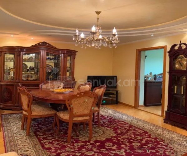 4 Սենյականոց Բնակարան Քարե Շենքում, 106քմ, 4/5 հարկ, Դիզայներական Վերանորոգված