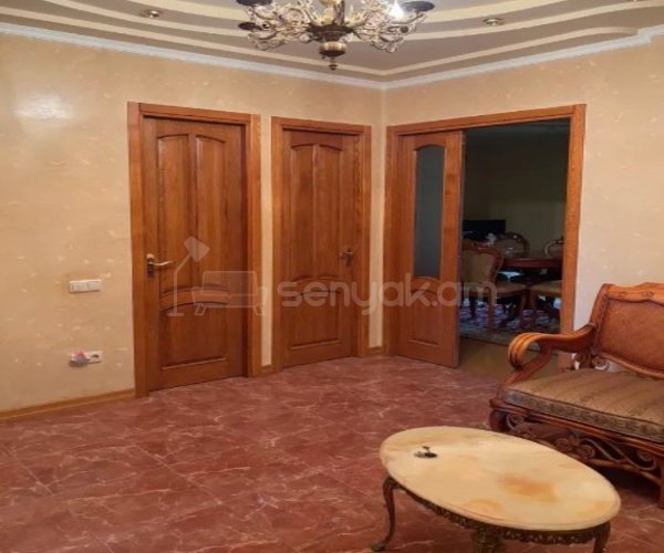 4 Սենյականոց Բնակարան Քարե Շենքում, 106քմ, 4/5 հարկ, Դիզայներական Վերանորոգված