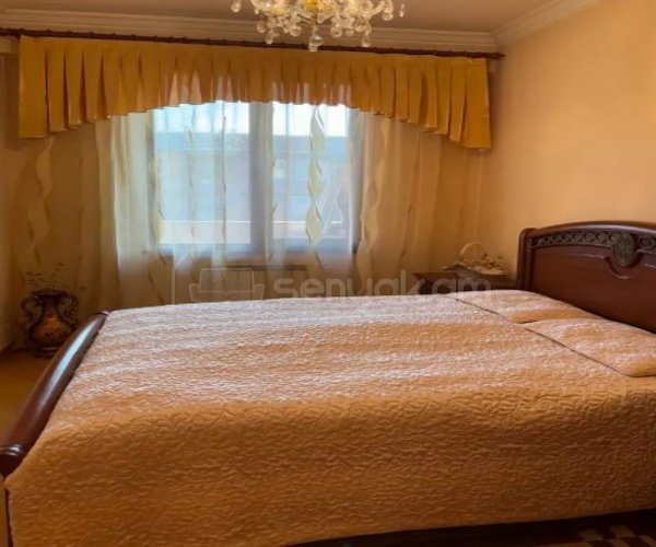 4 Սենյականոց Բնակարան Քարե Շենքում, 106քմ, 4/5 հարկ, Դիզայներական Վերանորոգված