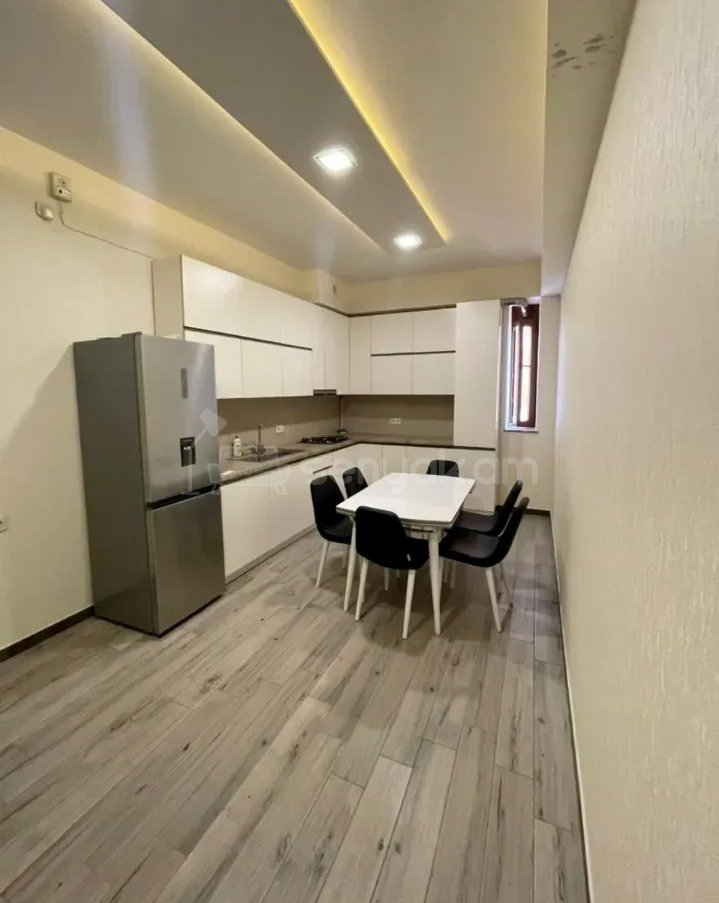 4 Սենյականոց Բնակարան, 200քմ, 8/11 հարկ, Կապիտալ Վերանորոգված, Կահավորված, Արևկող