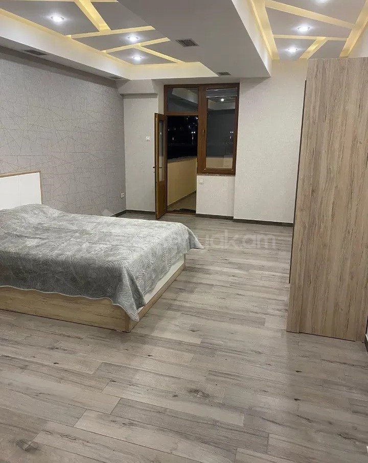 4 Սենյականոց Բնակարան, 200քմ, 8/11 հարկ, Կապիտալ Վերանորոգված, Կահավորված, Արևկող