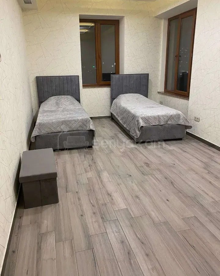 4 Սենյականոց Բնակարան, 200քմ, 8/11 հարկ, Կապիտալ Վերանորոգված, Կահավորված, Արևկող