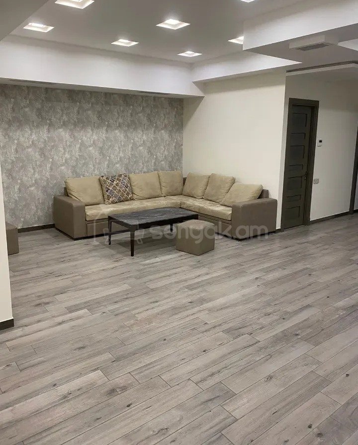 4 Սենյականոց Բնակարան, 200քմ, 8/11 հարկ, Կապիտալ Վերանորոգված, Կահավորված, Արևկող