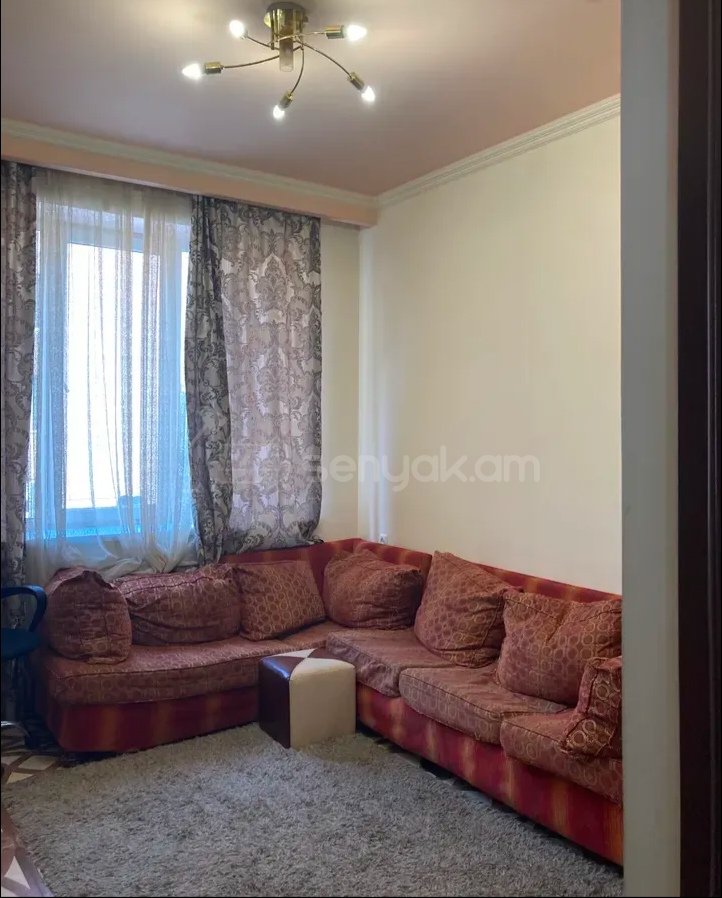 2 Սենյականոց Բնակարան Քարե Շենքում, 40քմ, 3/6 հարկ, Նորմալ Վիճակում