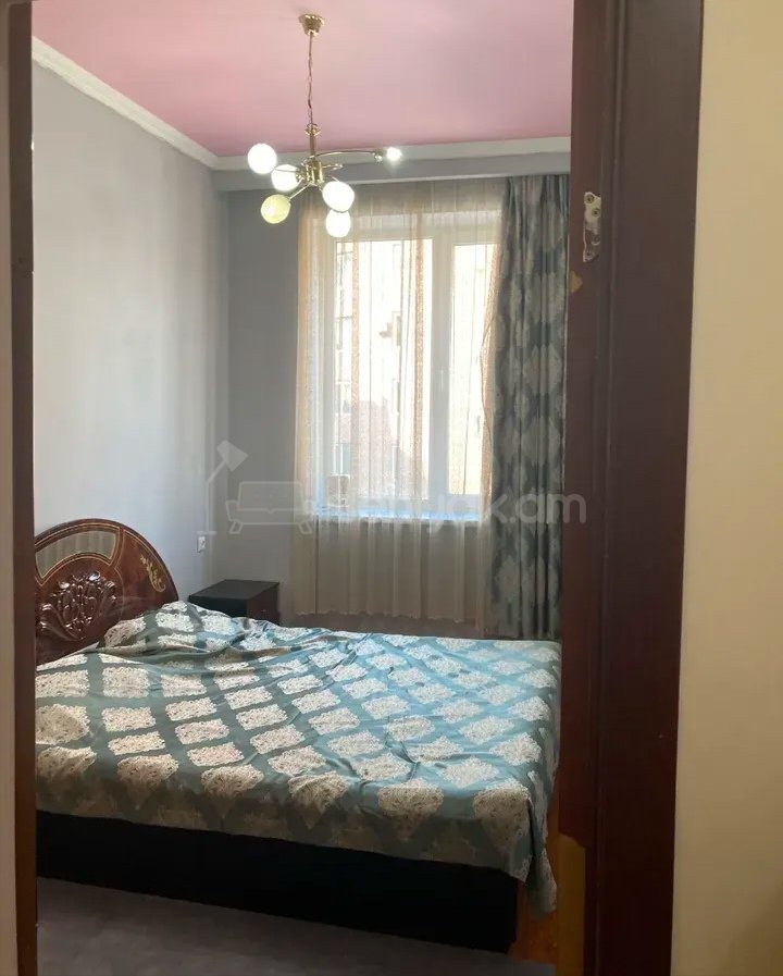 2 Սենյականոց Բնակարան Քարե Շենքում, 40քմ, 3/6 հարկ, Նորմալ Վիճակում