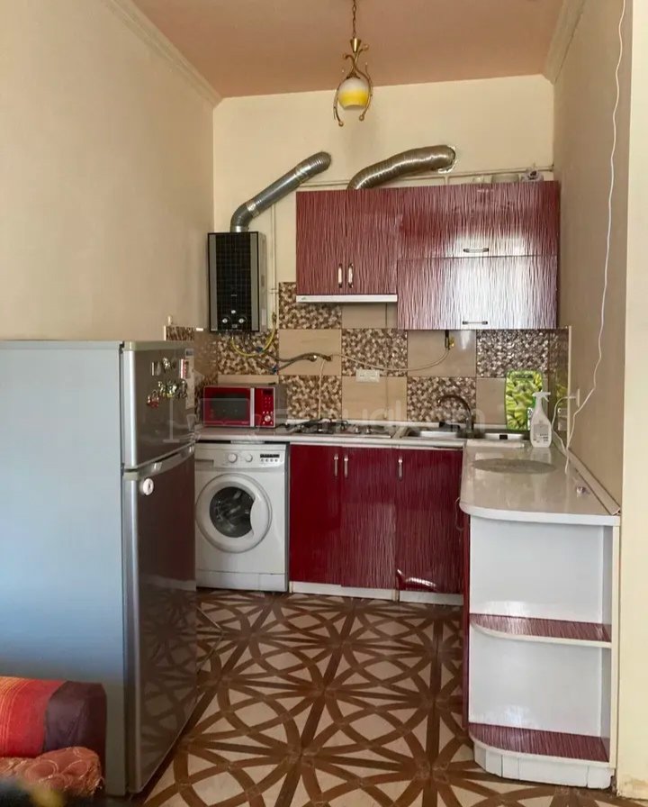 2 Սենյականոց Բնակարան Քարե Շենքում, 40քմ, 3/6 հարկ, Նորմալ Վիճակում