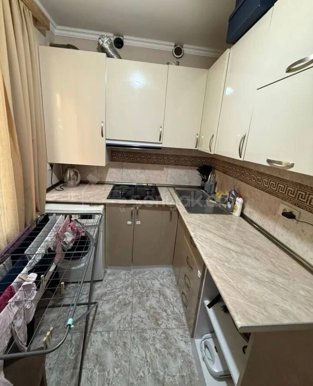 1 Սենյականոց Բնակարան Քարե Շենքում, 32քմ, 1/4 հարկ, Կապիտալ Վերանորոգված