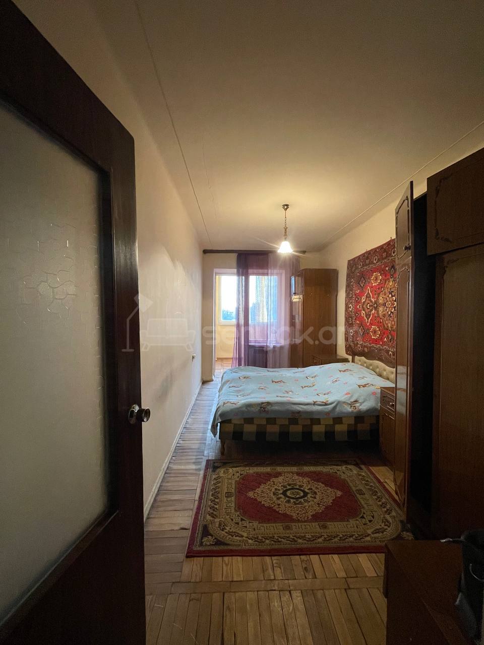 3 Սենյականոց Բնակարան Քարե Շենքում, 50քմ, 3/5 հարկ, Նորմալ Վիճակում, Կահավորված