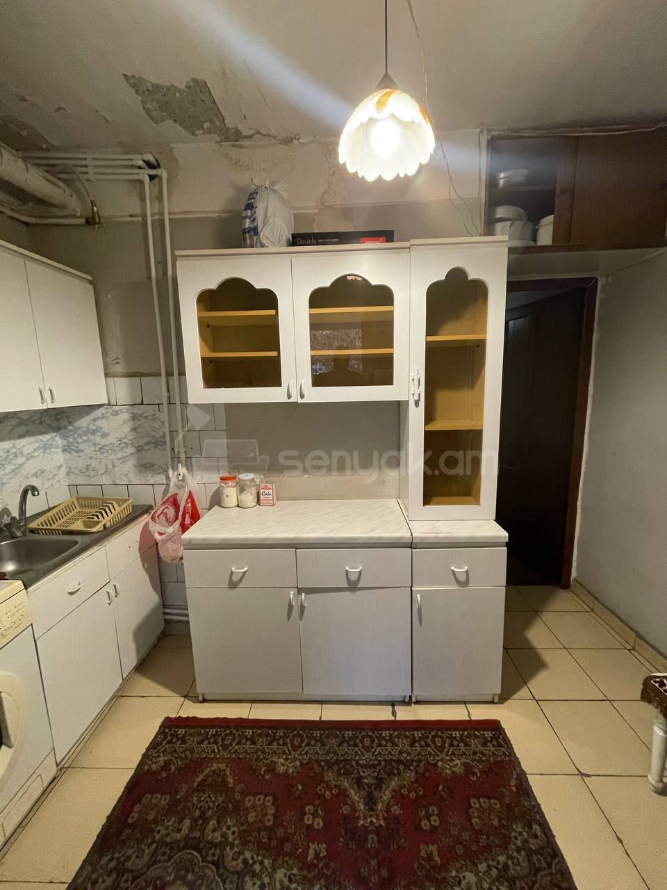 3 Սենյականոց Բնակարան Քարե Շենքում, 50քմ, 3/5 հարկ, Նորմալ Վիճակում, Կահավորված