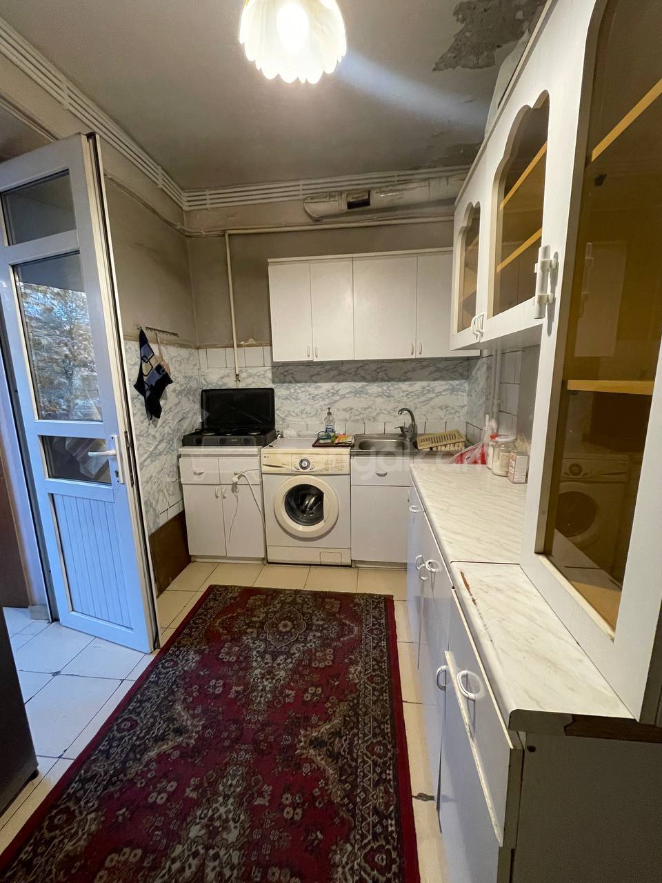 3 Սենյականոց Բնակարան Քարե Շենքում, 50քմ, 3/5 հարկ, Նորմալ Վիճակում, Կահավորված