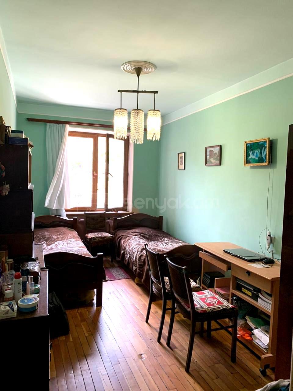 3 Սենյականոց Բնակարան Քարե Շենքում, 62քմ, 4/5 հարկ, Կապիտալ Վերանորոգված