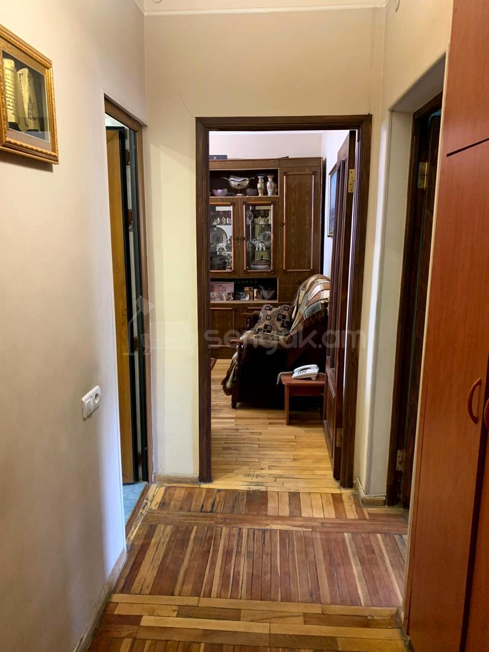 3 Սենյականոց Բնակարան Քարե Շենքում, 62քմ, 4/5 հարկ, Կապիտալ Վերանորոգված