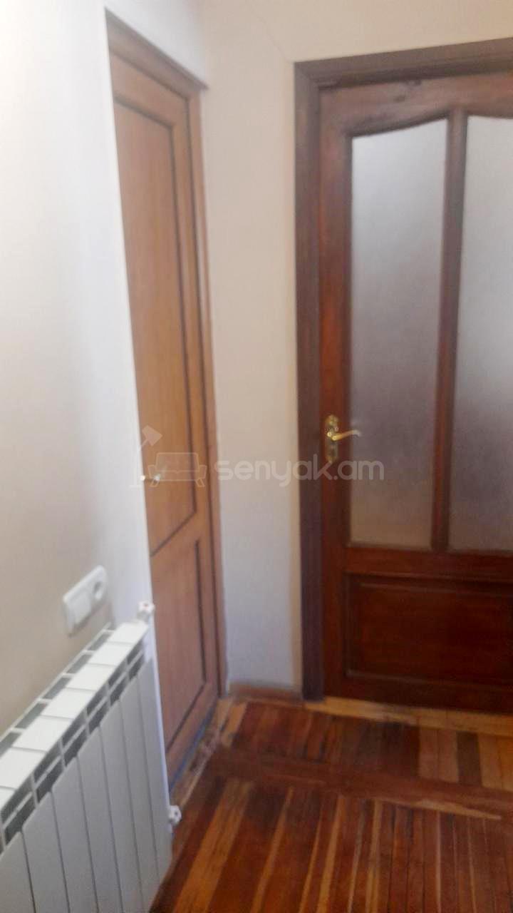 3 Սենյականոց Բնակարան Քարե Շենքում, 62քմ, 4/5 հարկ, Կապիտալ Վերանորոգված