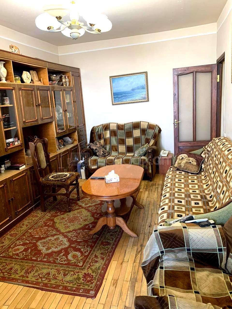 3 Սենյականոց Բնակարան Քարե Շենքում, 62քմ, 4/5 հարկ, Կապիտալ Վերանորոգված