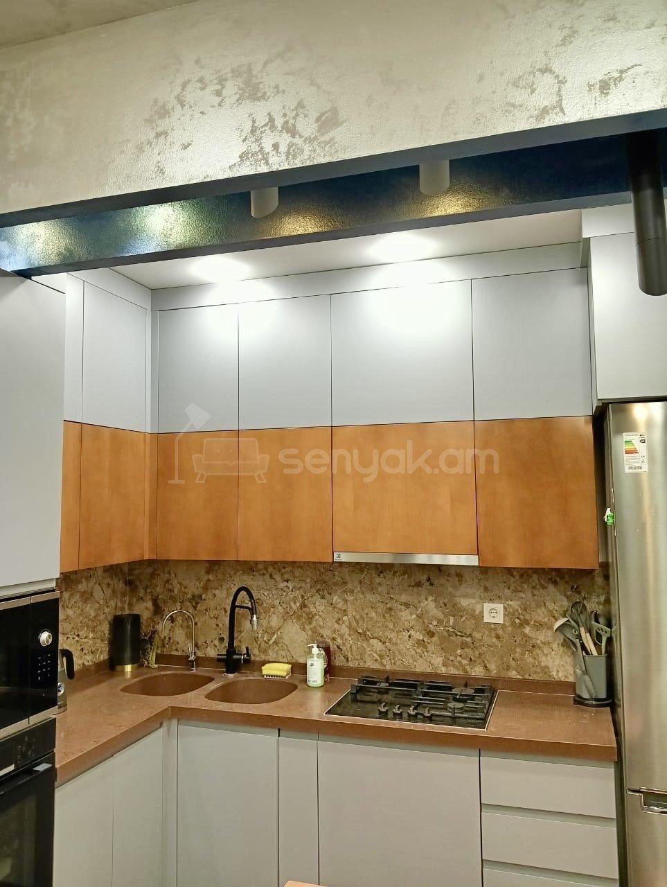 3 Սենյականոց Բնակարան Քարե Շենքում, 77քմ, 7/7 հարկ, Դիզայներական Վերանորոգված