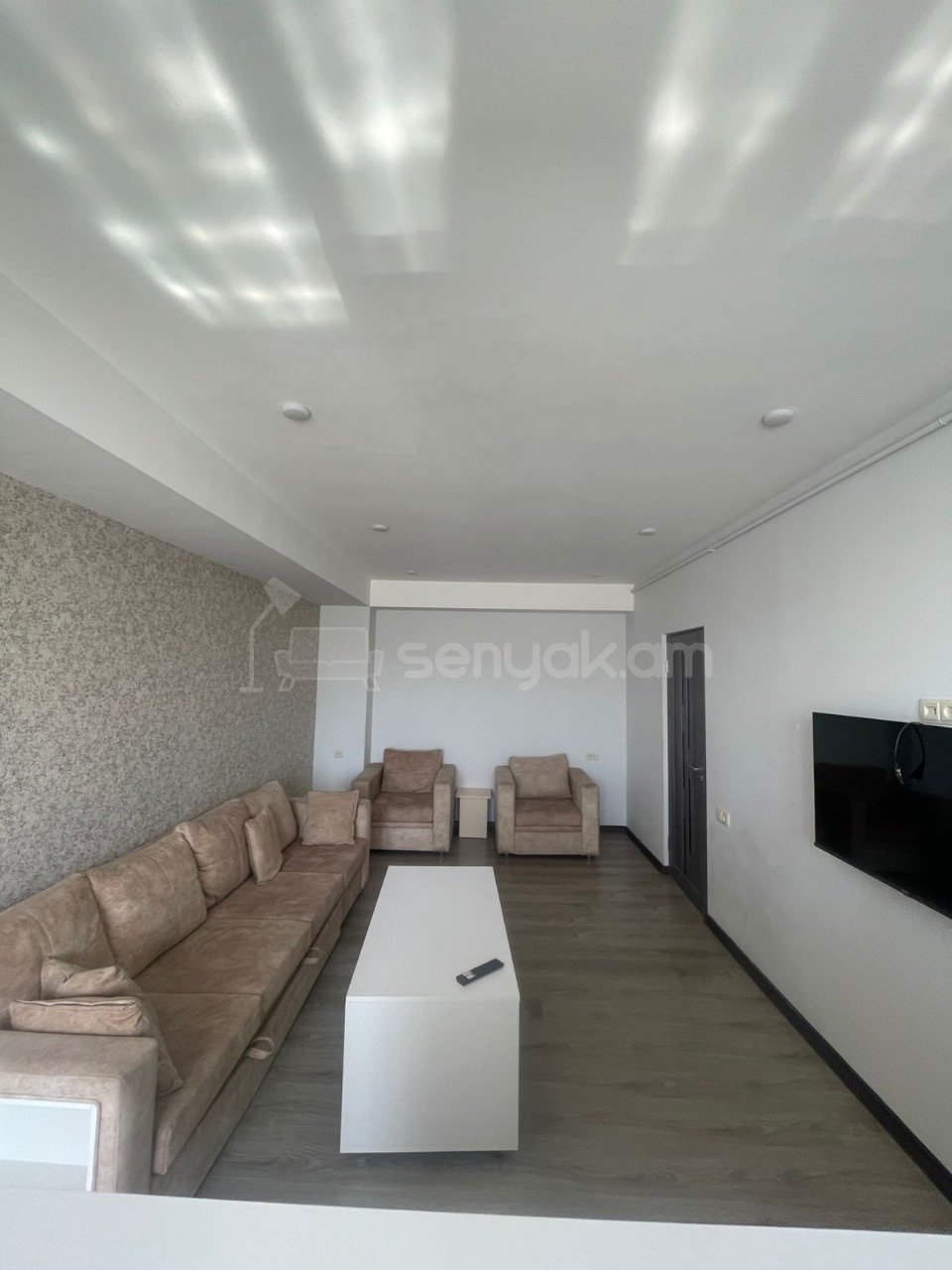 2 Սենյականոց Բնակարան, 45քմ, 8/9 հարկ, Դիզայներական Վերանորոգված, Կահավորված, Արևկող