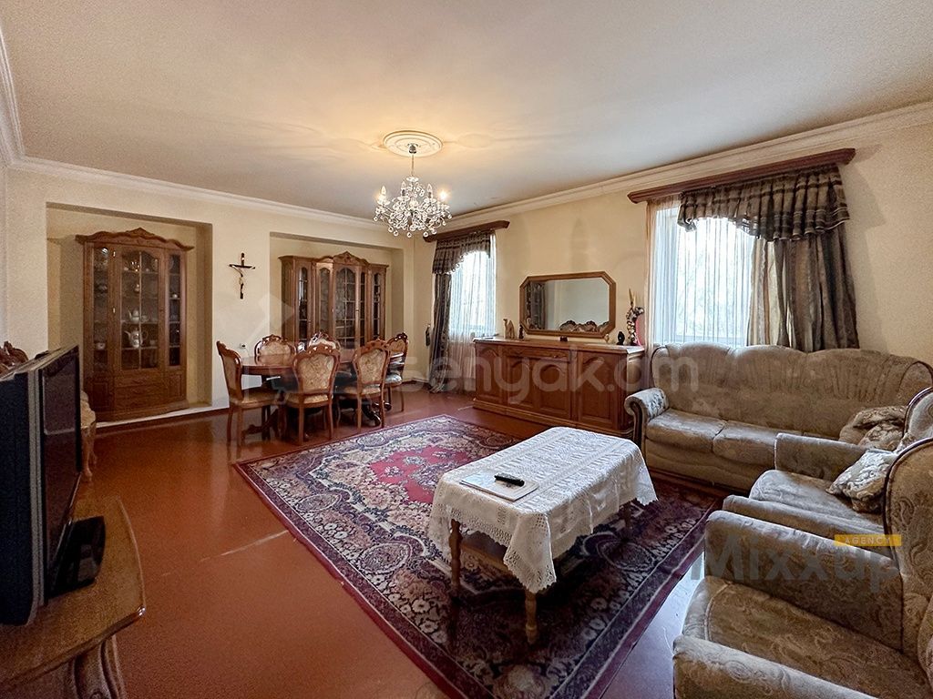 5 Սենյականոց Սեփական Տուն, 1360քմ, Կապիտալ Վերանորոգված