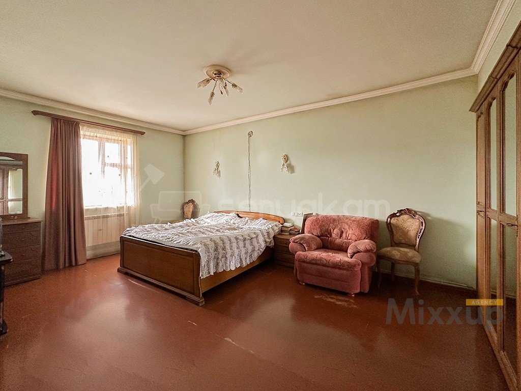 5 Սենյականոց Սեփական Տուն, 1360քմ, Կապիտալ Վերանորոգված