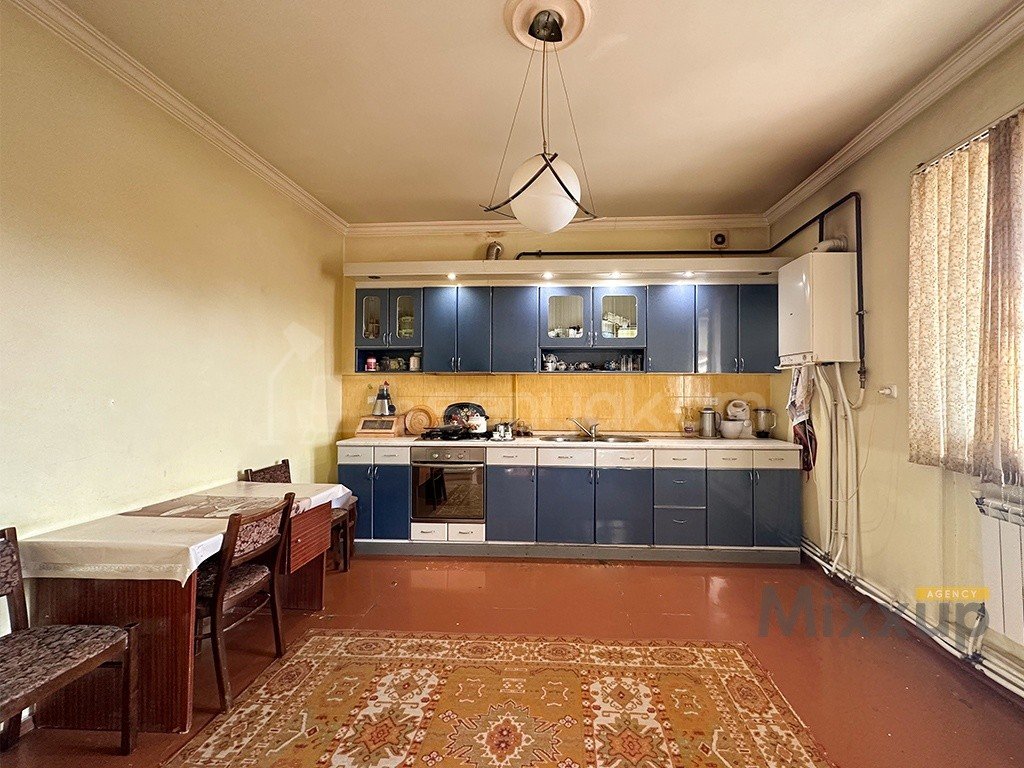 5 Սենյականոց Սեփական Տուն, 1360քմ, Կապիտալ Վերանորոգված