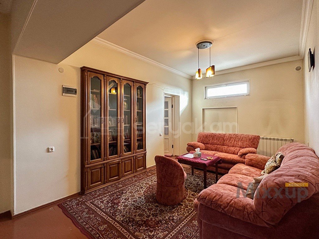 5 Սենյականոց Սեփական Տուն, 1360քմ, Կապիտալ Վերանորոգված