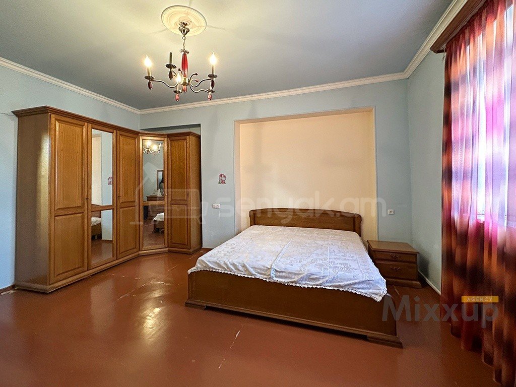 5 Սենյականոց Սեփական Տուն, 1360քմ, Կապիտալ Վերանորոգված