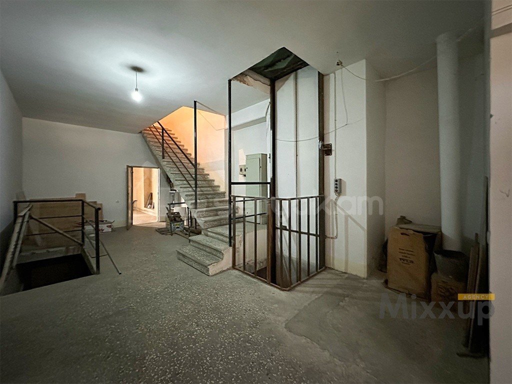 5 Սենյականոց Սեփական Տուն, 1360քմ, Կապիտալ Վերանորոգված