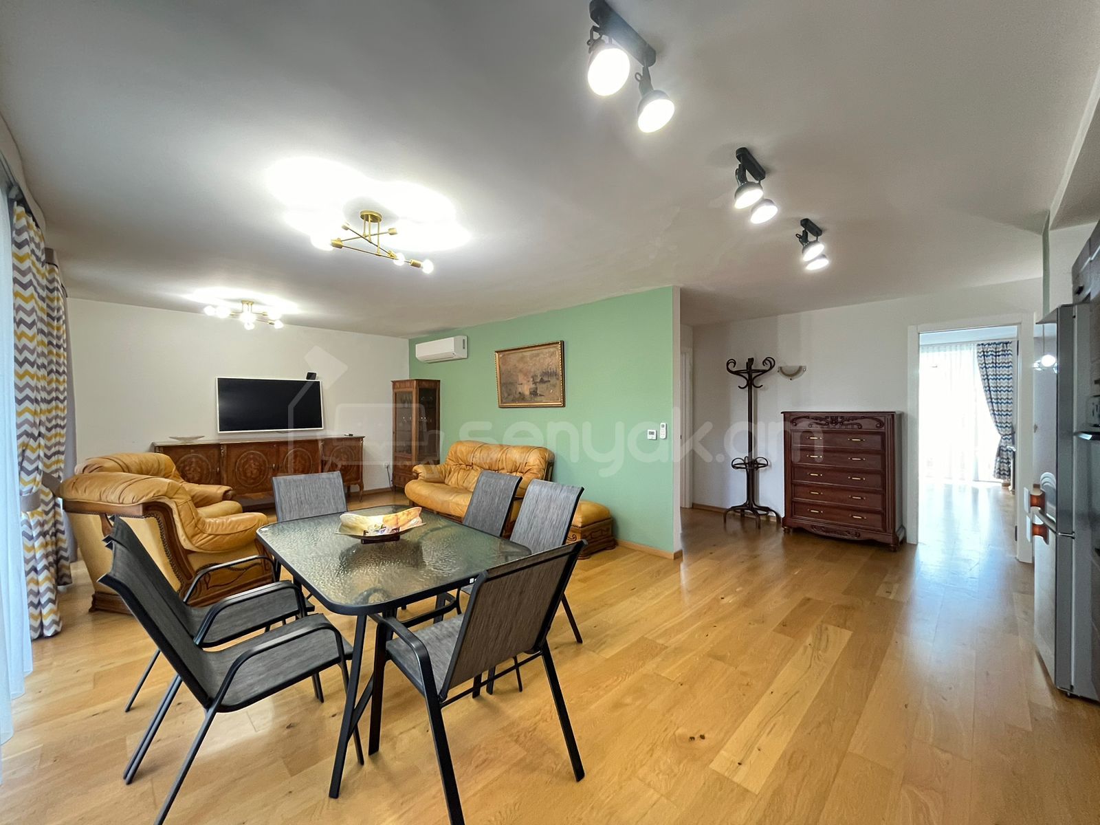 4 Սենյականոց Բնակարան Քարե Շենքում, 144քմ, 4/4 հարկ, Կապիտալ Վերանորոգված, Կահավորված, Արևկող