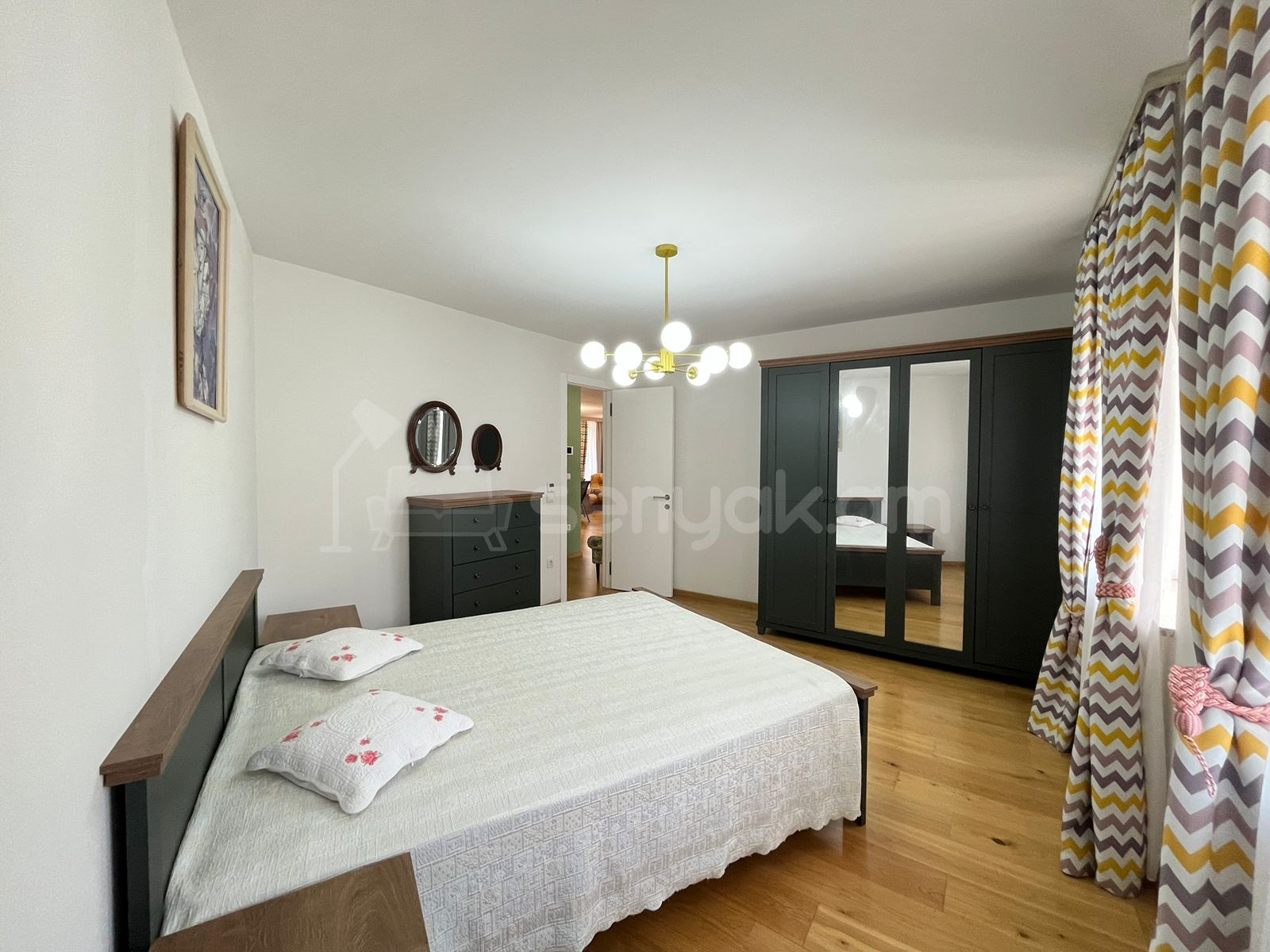 4 Սենյականոց Բնակարան Քարե Շենքում, 144քմ, 4/4 հարկ, Կապիտալ Վերանորոգված, Կահավորված, Արևկող