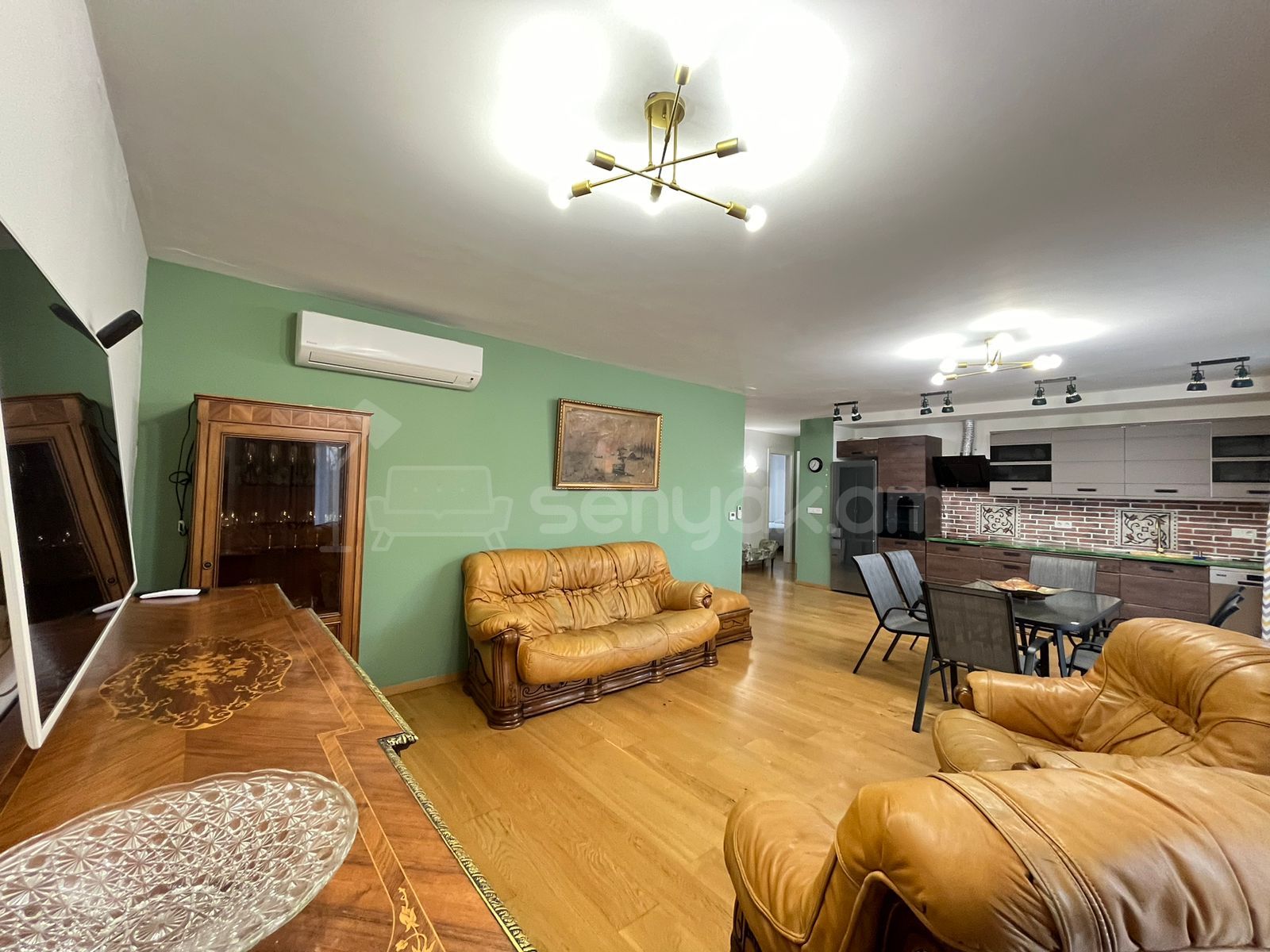 4 Սենյականոց Բնակարան Քարե Շենքում, 144քմ, 4/4 հարկ, Կապիտալ Վերանորոգված, Կահավորված, Արևկող