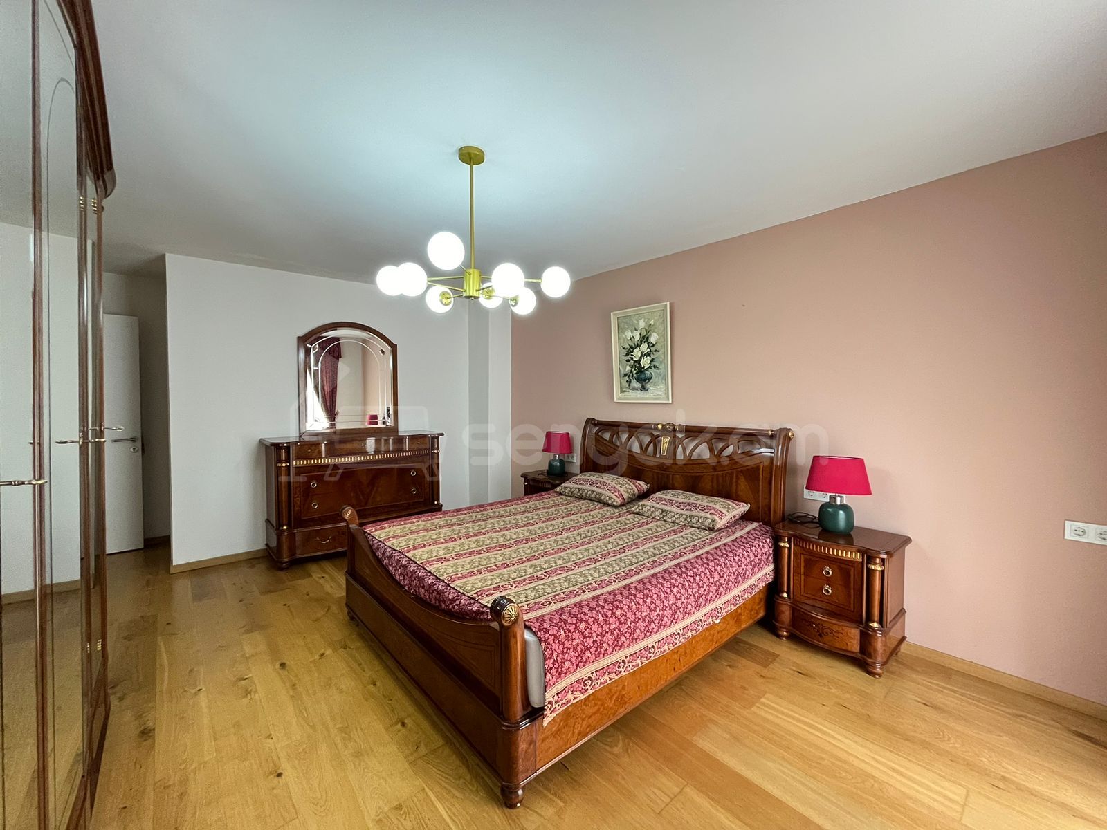 4 Սենյականոց Բնակարան Քարե Շենքում, 144քմ, 4/4 հարկ, Կապիտալ Վերանորոգված, Կահավորված, Արևկող