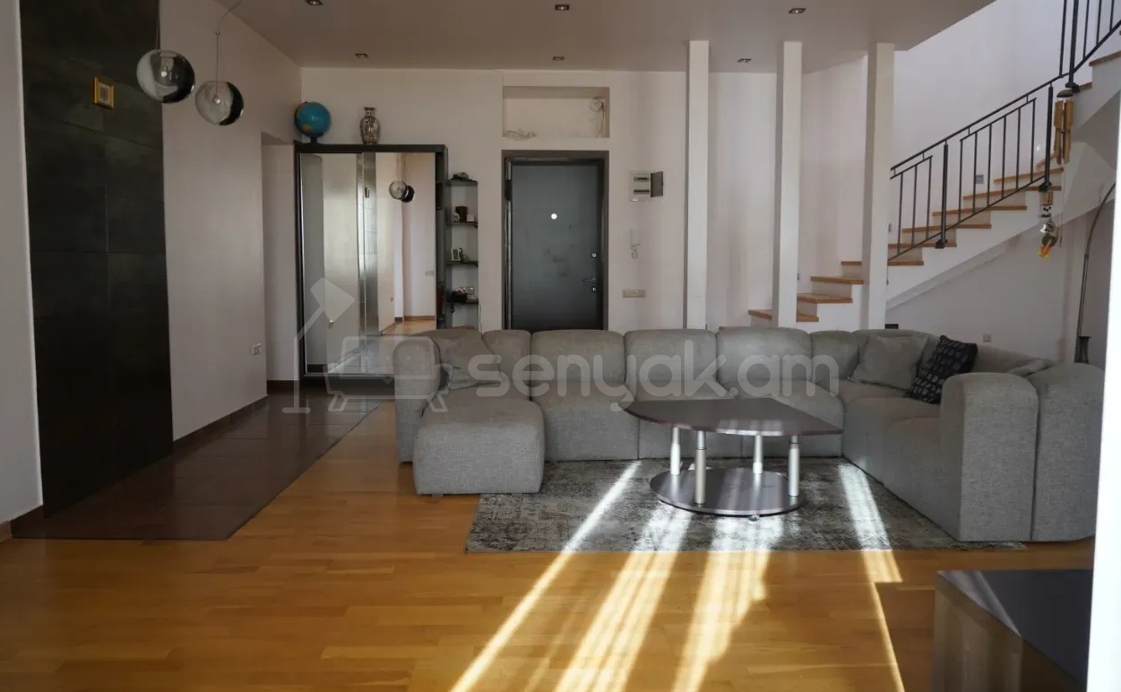 4 Սենյականոց Բնակարան Քարե Շենքում, 195քմ, 3/4 հարկ, Դիզայներական Վերանորոգված