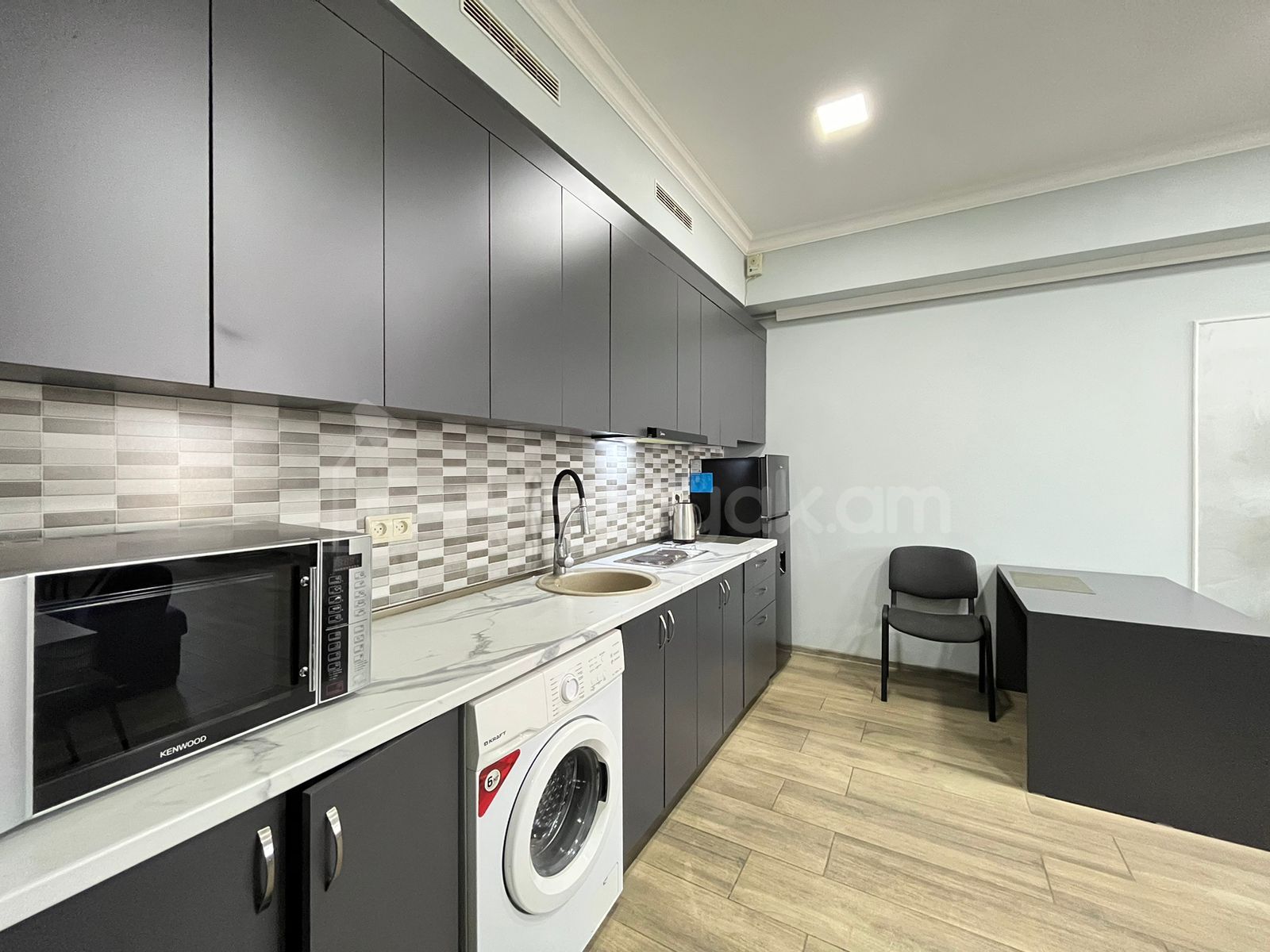 1 Սենյականոց Բնակարան, 58քմ, 15/15 հարկ, Կապիտալ Վերանորոգված, Կահավորված, Արևկող