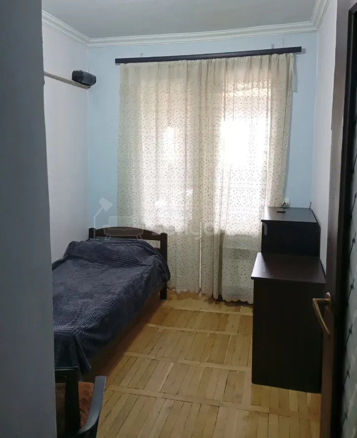 3 Սենյականոց Բնակարան Քարե Շենքում, 69քմ, 2/5 հարկ, Նորմալ Վիճակում